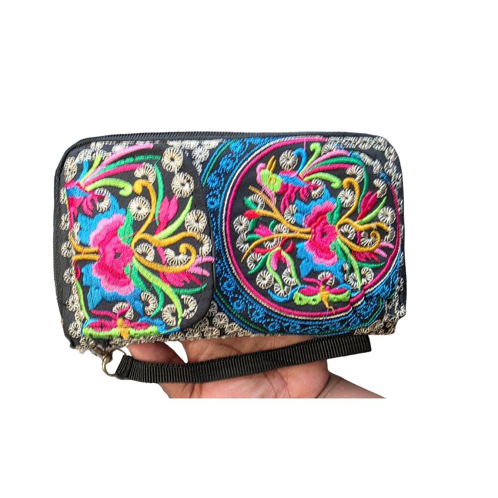 NWOT Boho Embroidered Fabric Wristlet Wallet Clutch Black Floral Ethnic Tribal - Picture 2 of 4